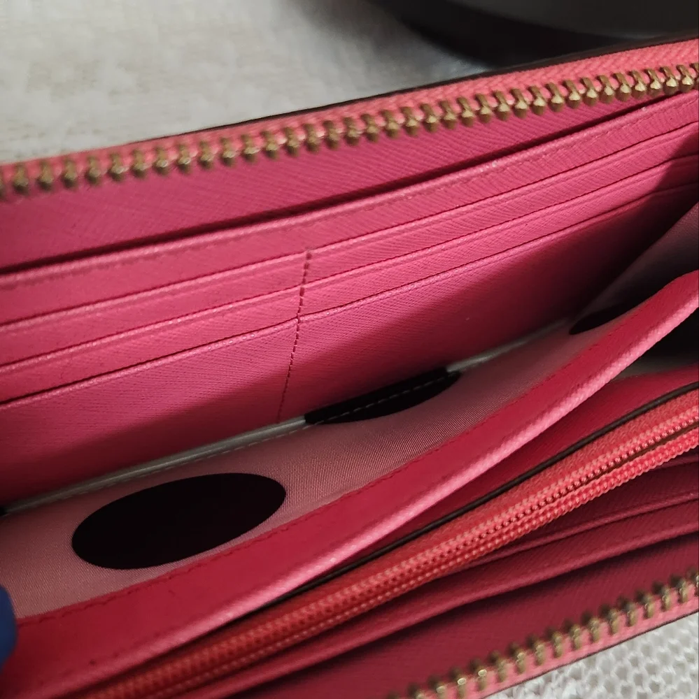 💞❤️Kate Spade Pink Leather Zip Wallet - nice size💕❣️